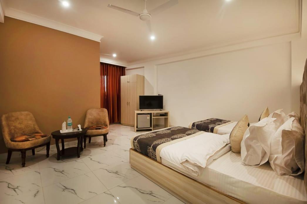 Hotel Almora Near Delhi Airport New Delhi Exterior photo